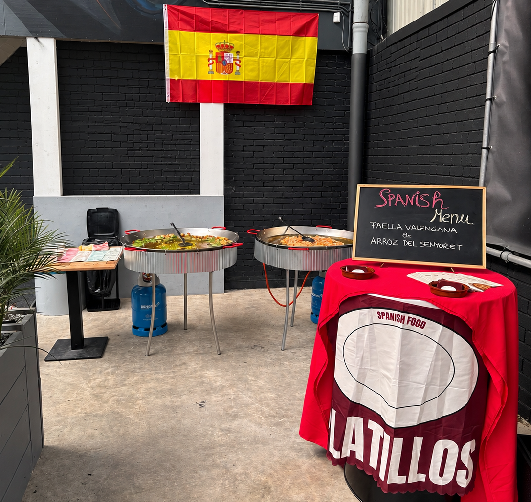 Platillos live paella catering at an event in the Netherlands
